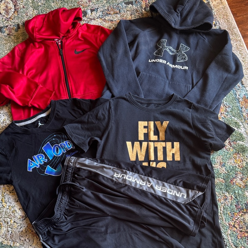 NIKE, JORDAN, UNDER ARMOUR BOYS BUNDLE OF 4 ITEMS IN SZ LG…GREAT PREOWNED!